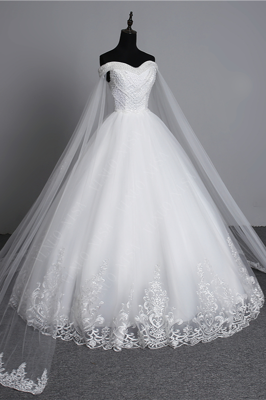 Ball Gown Bateau Neck Floor-length Tulle Wedding Dress With Appliques 3