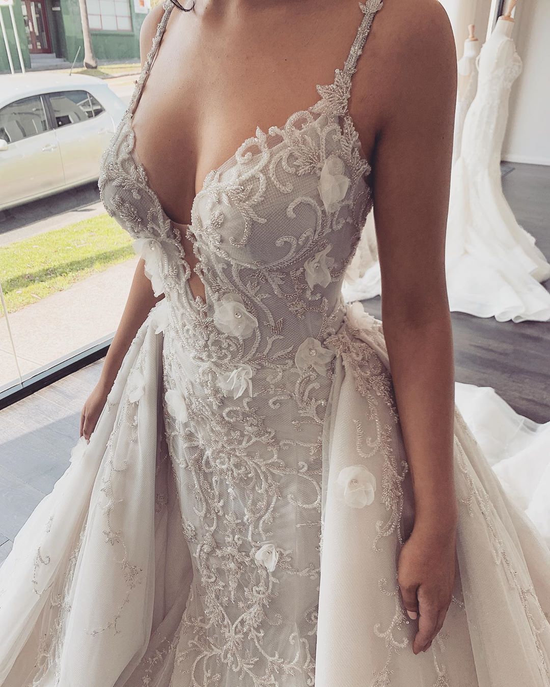 Mermaid Spaghetti Straps V-neck Detachable Train Lace Bridal Gown With Lace 4