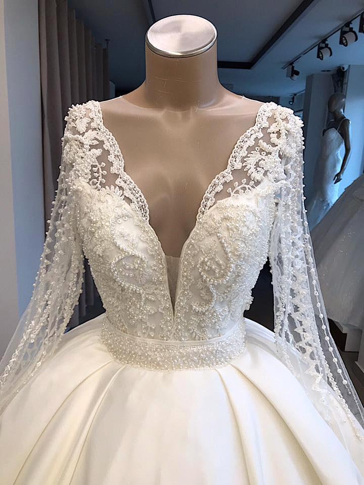 Ball Gown V-neck Court Train Satin Bridal Dress With Beading 4