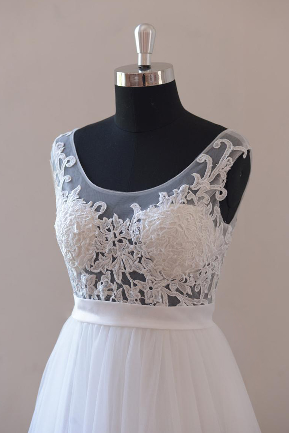 A-line Jewel Neck Sleeveless Floor-length Tulle Wedding Gown With Appliques 3