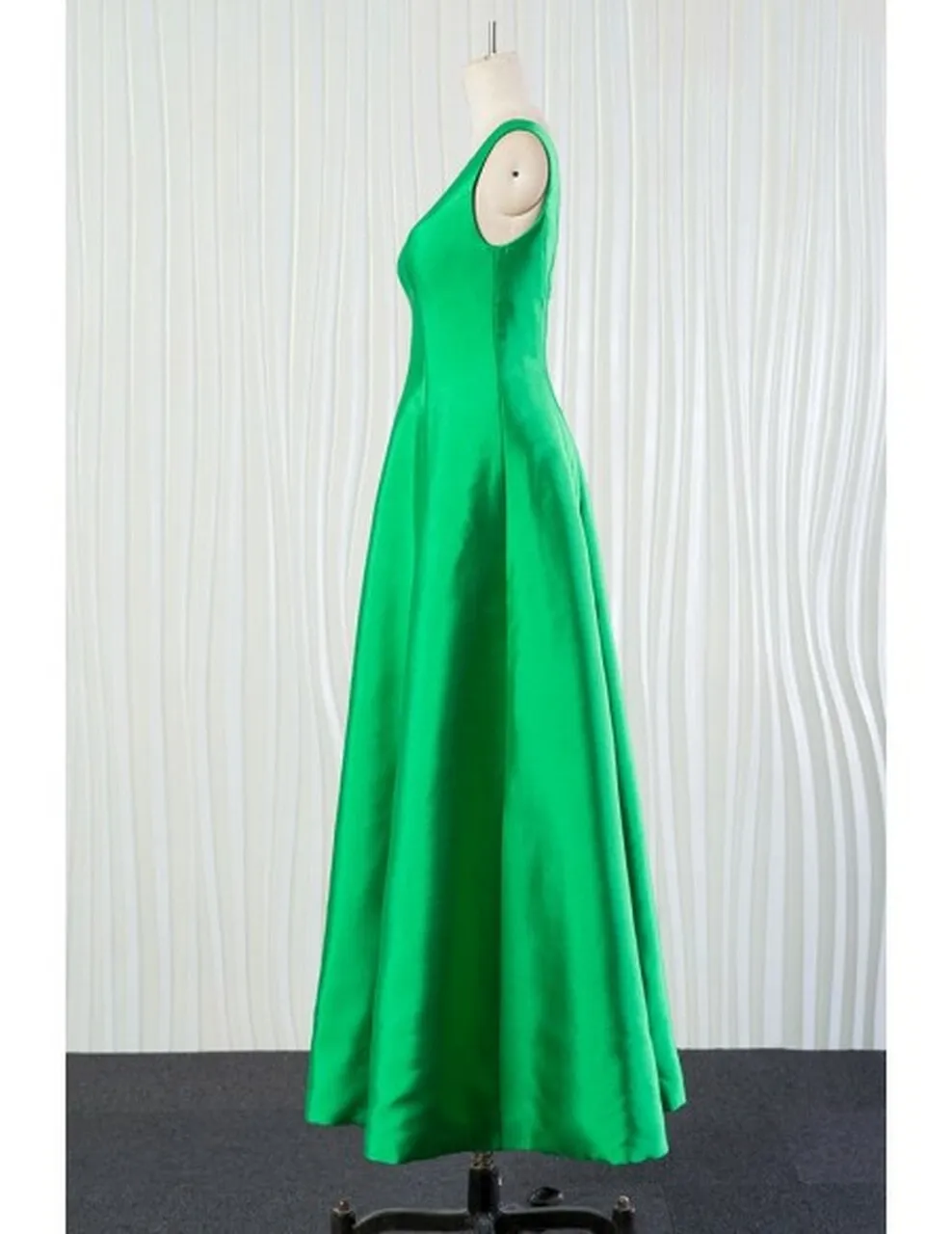 A-line V-neck Sleeveless Tea-length Satin Bridesmaid Attire 3