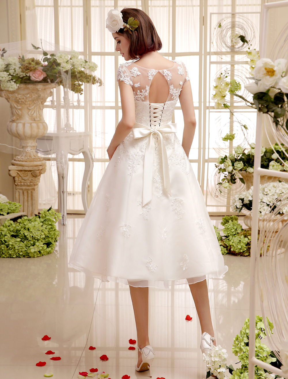 A-line Sweetheart Neck Short Sleeves Mini Organza Wedding Gown With Appliques 4