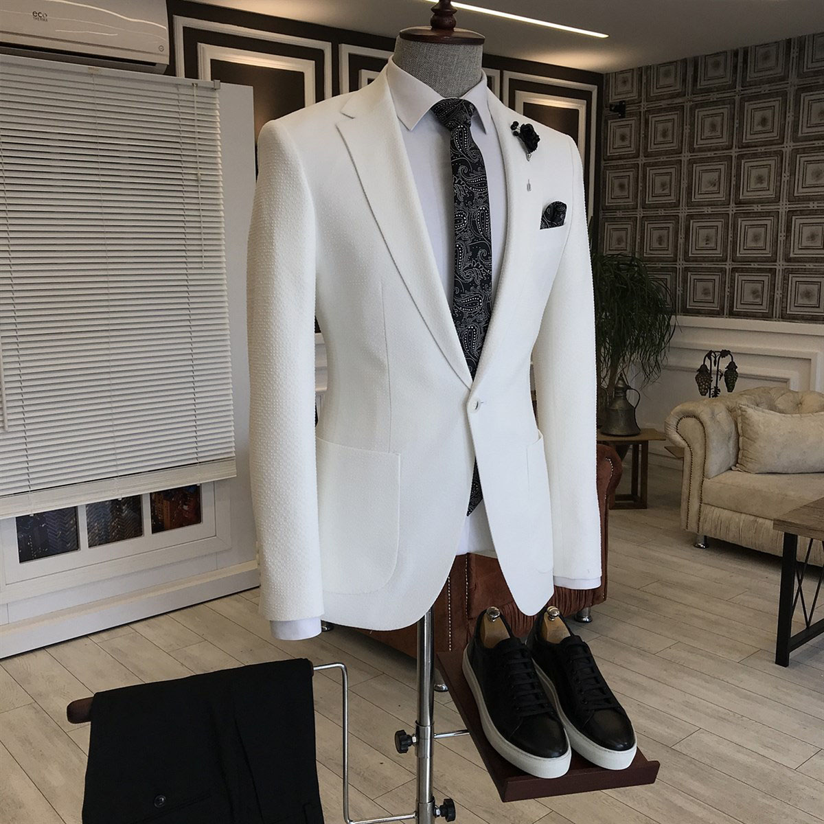 White Slim Fit Business Suit with Notched Lapel 2
