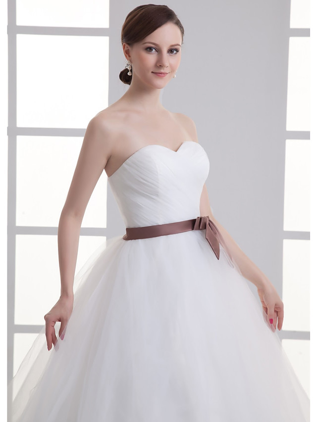 A-line Strapless Sweetheart Neck Sleeveless Court Train Tulle Wedding Gown With Ribbons 5