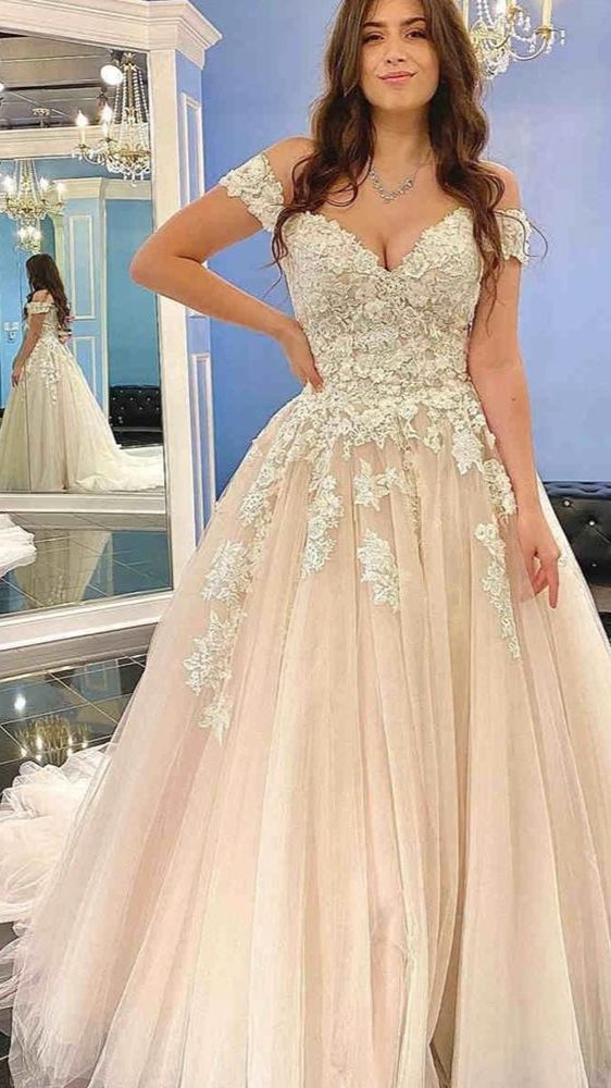 A-line Sweetheart Neck Chapel Train Tulle Bridal Gown With Lace 3