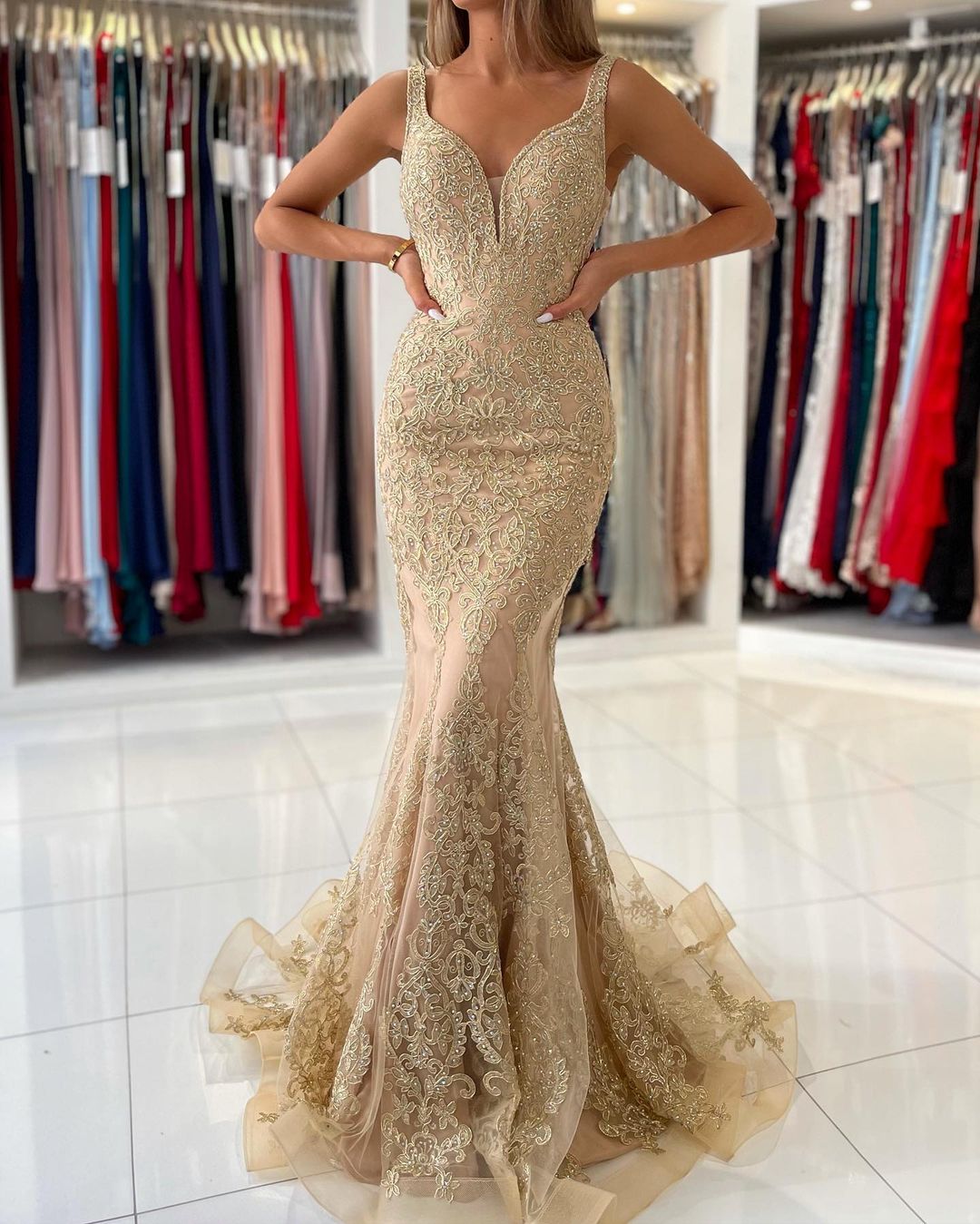 Mermaid Plunging Neckline Sleeveless Floor-length Lace Formal Dress With Lace 4