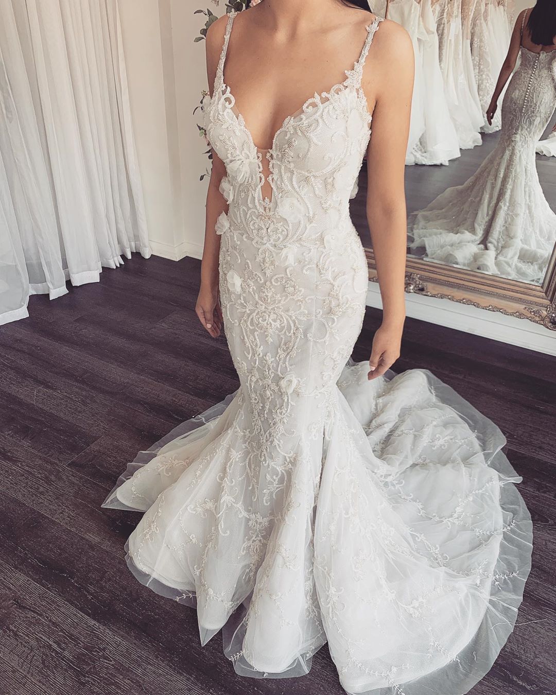 Mermaid Spaghetti Straps V-neck Detachable Train Lace Bridal Gown With Lace 2