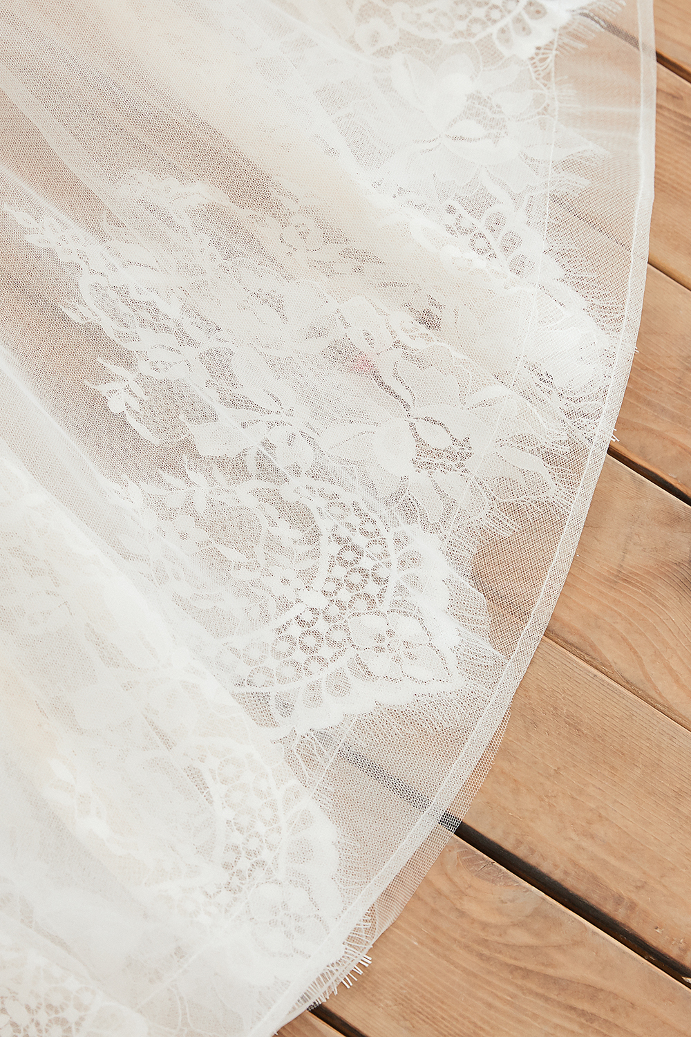 A-line V-neck Sleeveless Chapel Train Tulle Wedding Gown With Rhinestone 11
