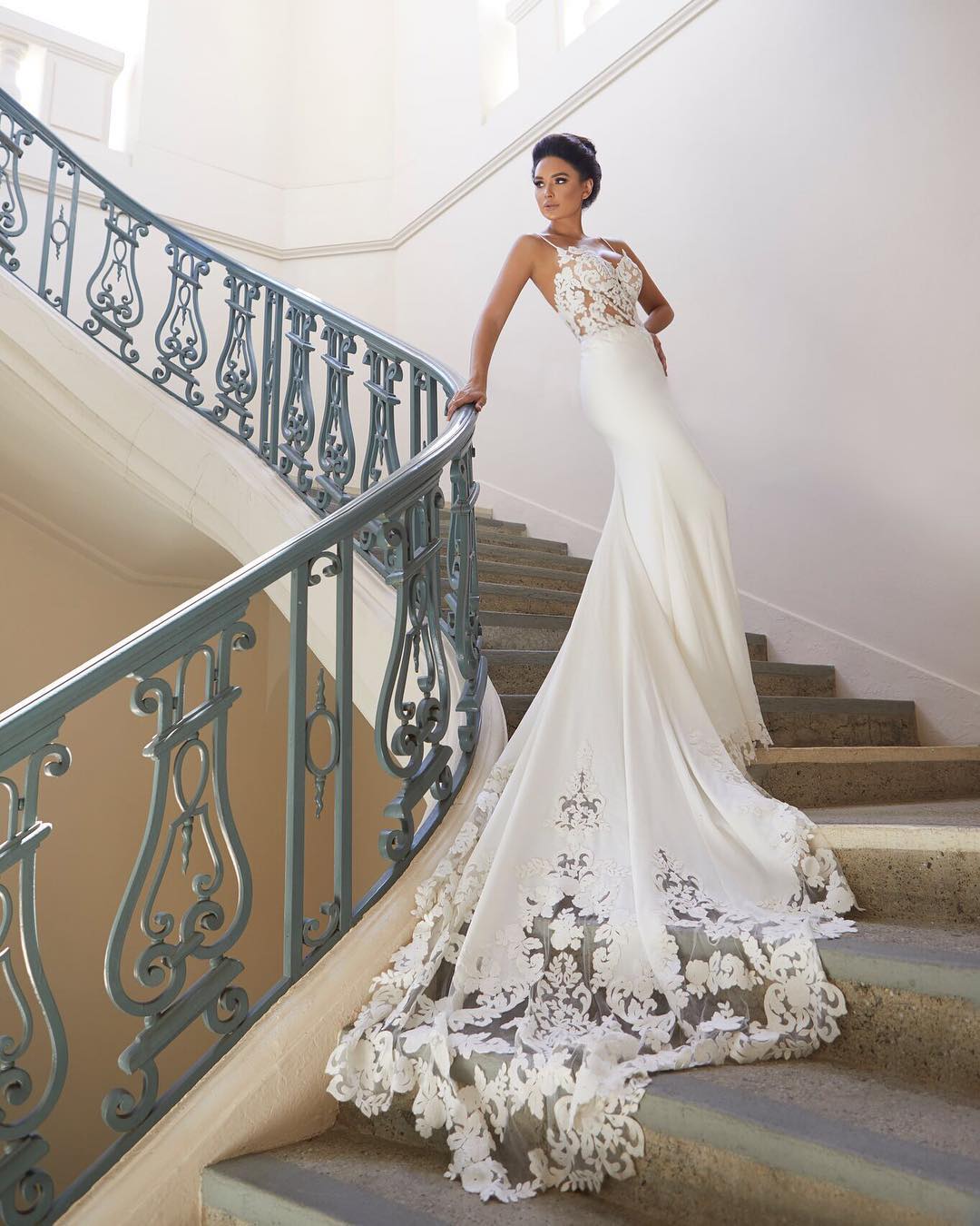 Mermaid V-neck Sleeveless Court Train 100D Chiffon Bridal Gown With Lace 2