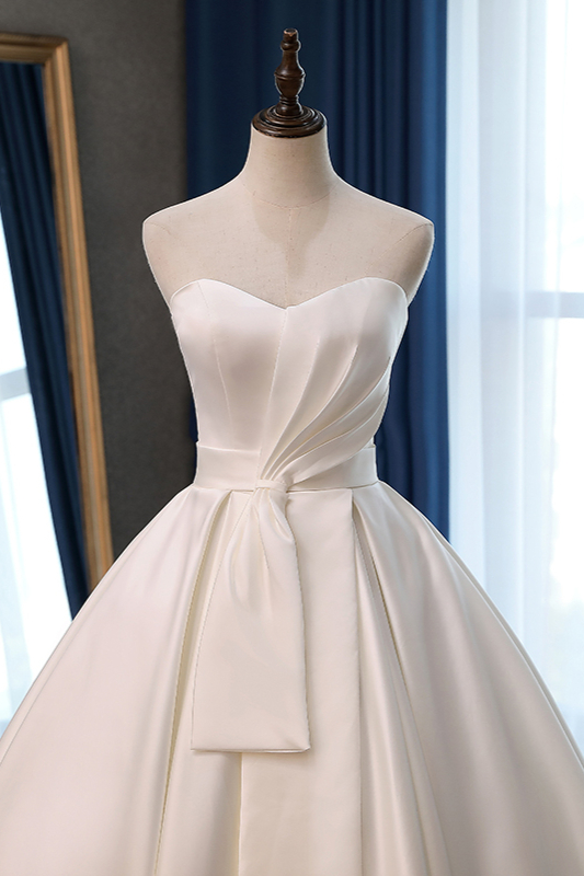 A-line Sweetheart Neck Floor-length Satin Bridal Dress 3
