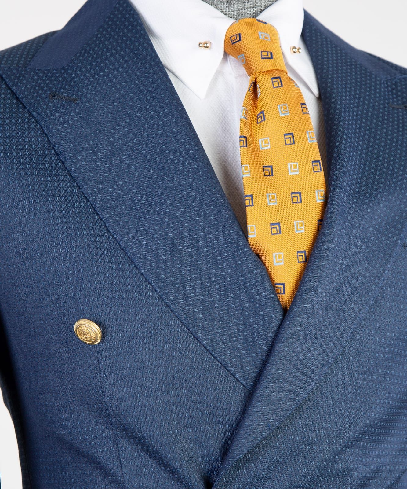 Navy Double Breasted Bespoke Men Suit with Peaked Lapel 2