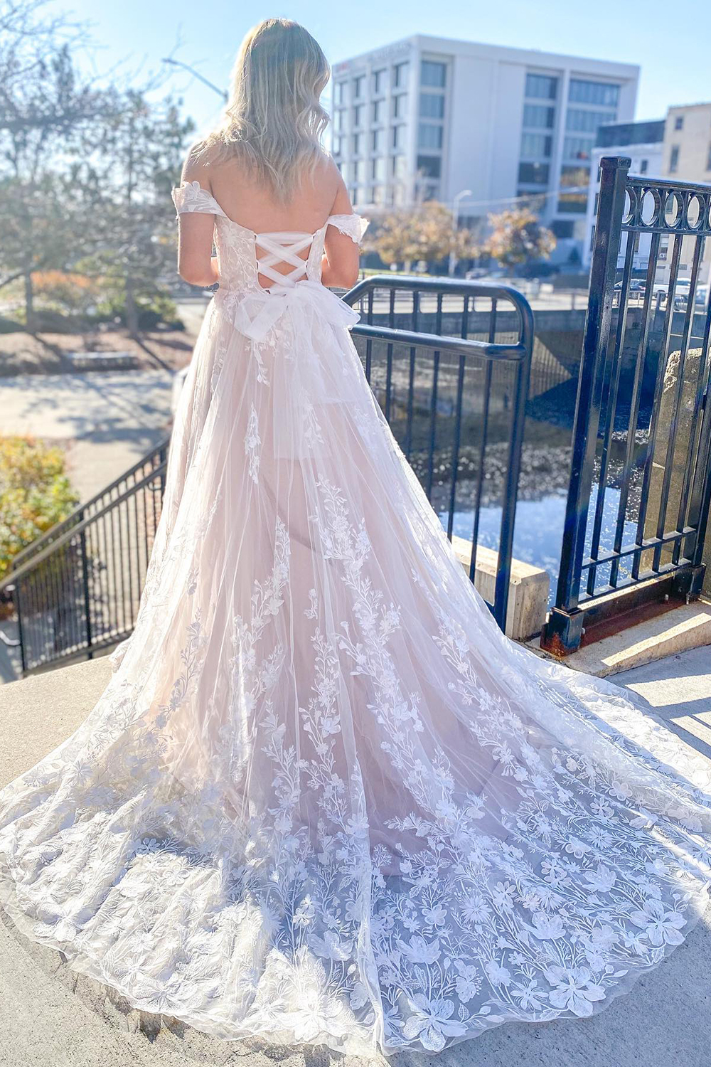 A-line Off-the-shoulder Sweetheart Neck Sleeveless Chapel Train Tulle Bridal Gown With Lace 2