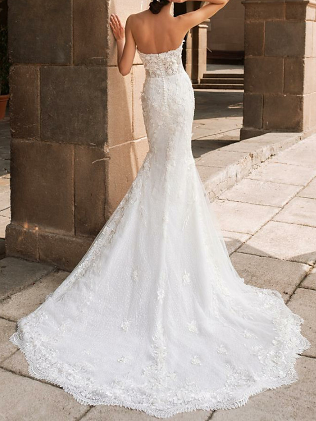 Mermaid Strapless Sweetheart Neck Court Train Lace Bridal Gown With Buttons 2