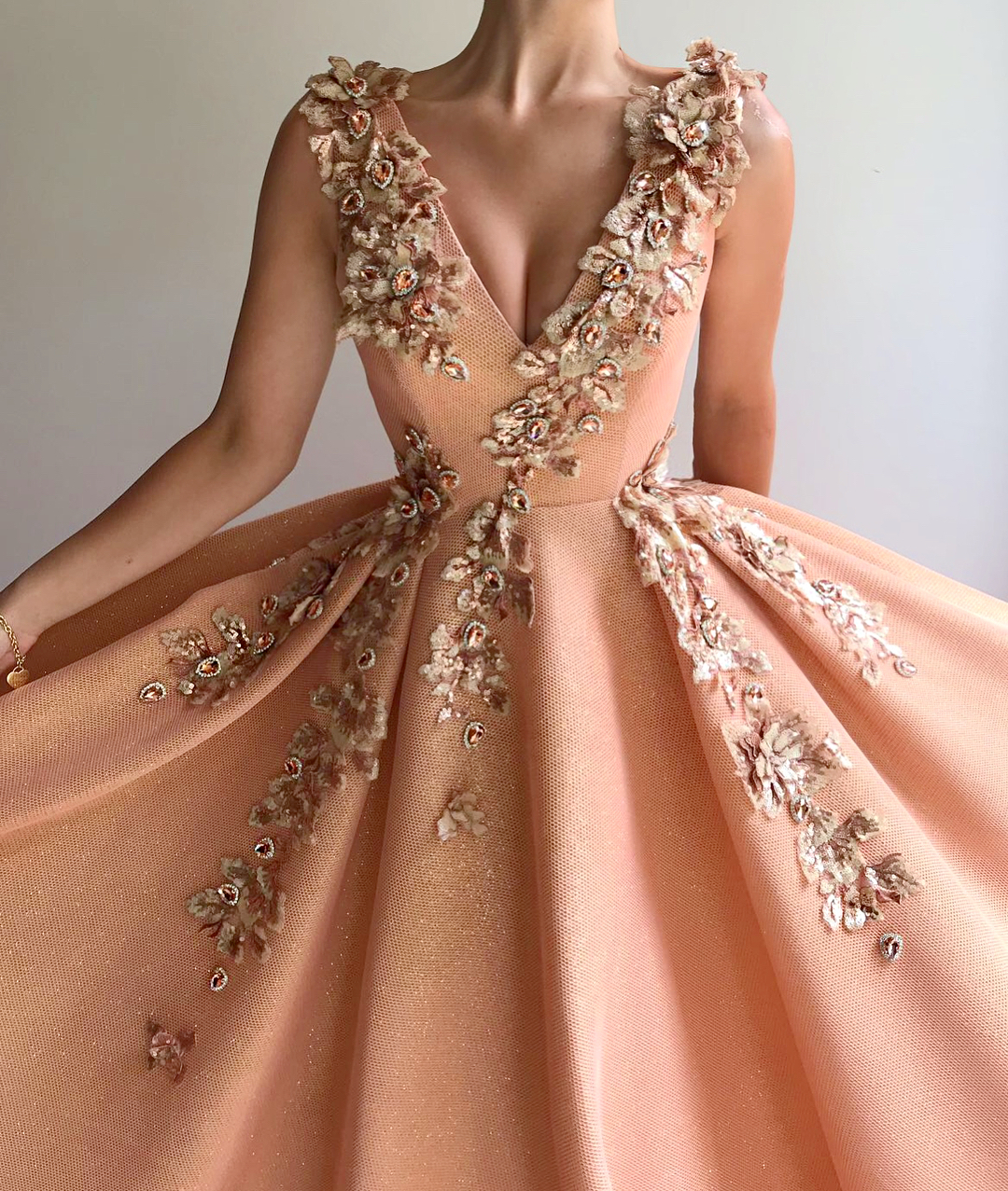 Ball Gown V-neck Sleeveless Floor-length Tulle Evening Dress With Appliques 2