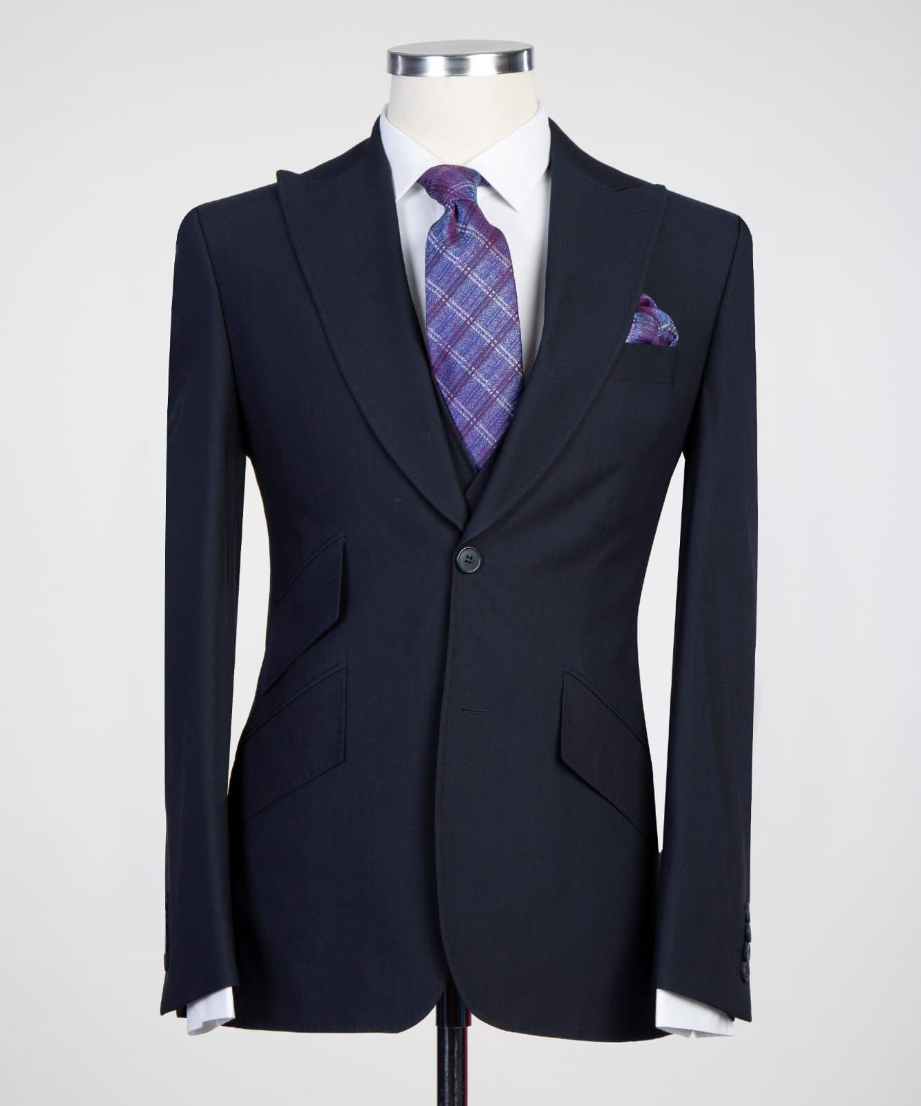 Dark Navy Three Pieces Men Suit with Peaked Lapel 4