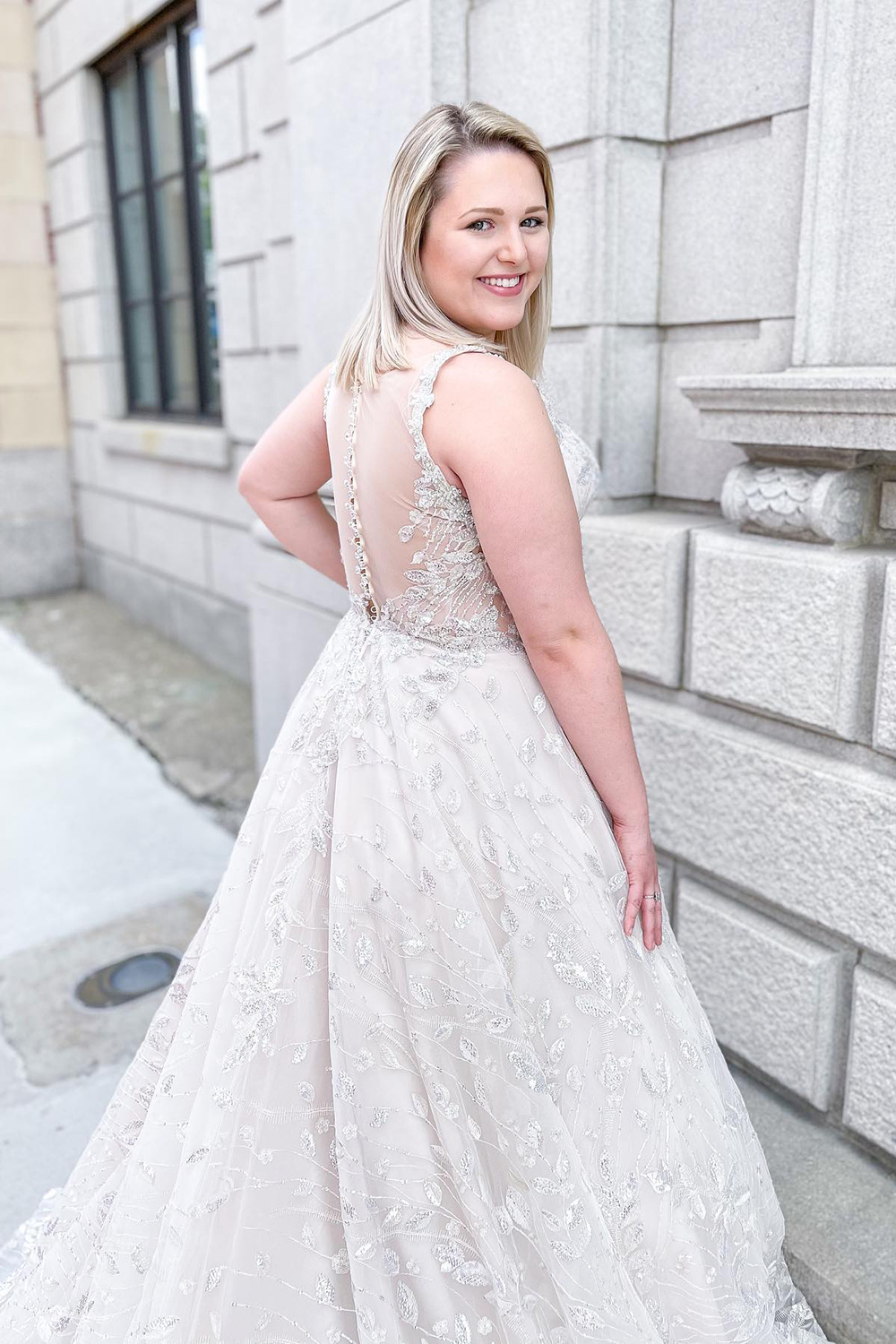 A-line Straps Sweetheart Neck Sleeveless Chapel Train Tulle Bridal Gown With Lace 2