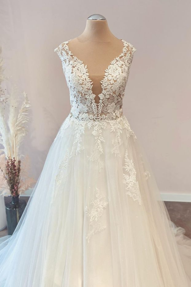 A-line Sweetheart Neck Sleeveless Sweep / Brush Train Tulle Bridal Gown With Lace 2