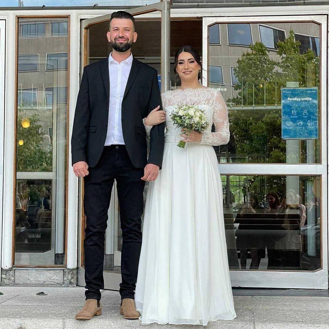 Column Straps Sweetheart Neck Long Sleeves Chapel Train 100D Chiffon Bridal Gown With Lace 5