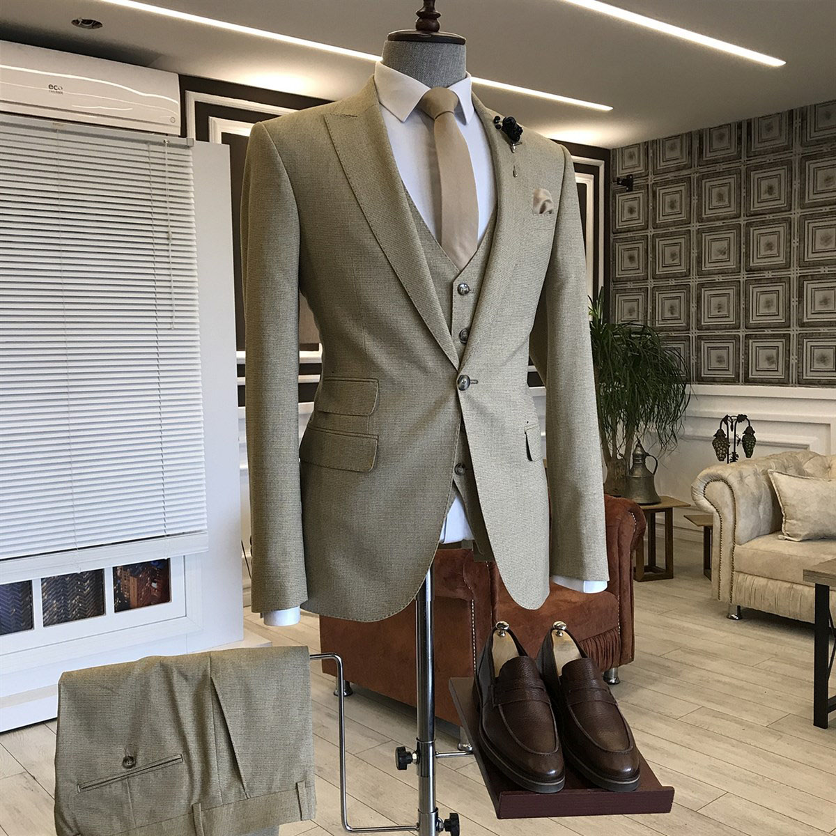 Light Brown Peaked Lapel Business Suit 2