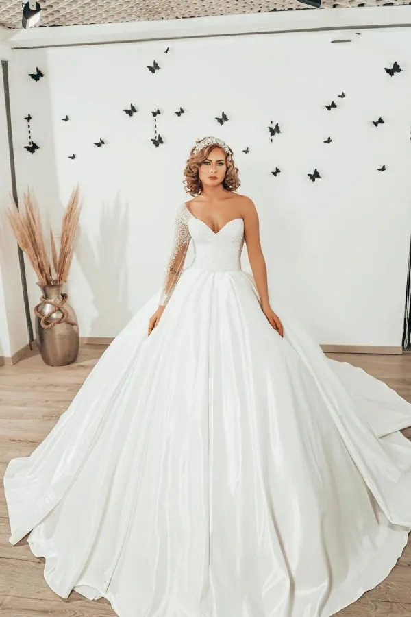 Sweetheart Neck Long Sleeves Sweep / Brush Train Satin Wedding Gown With Pearls 1