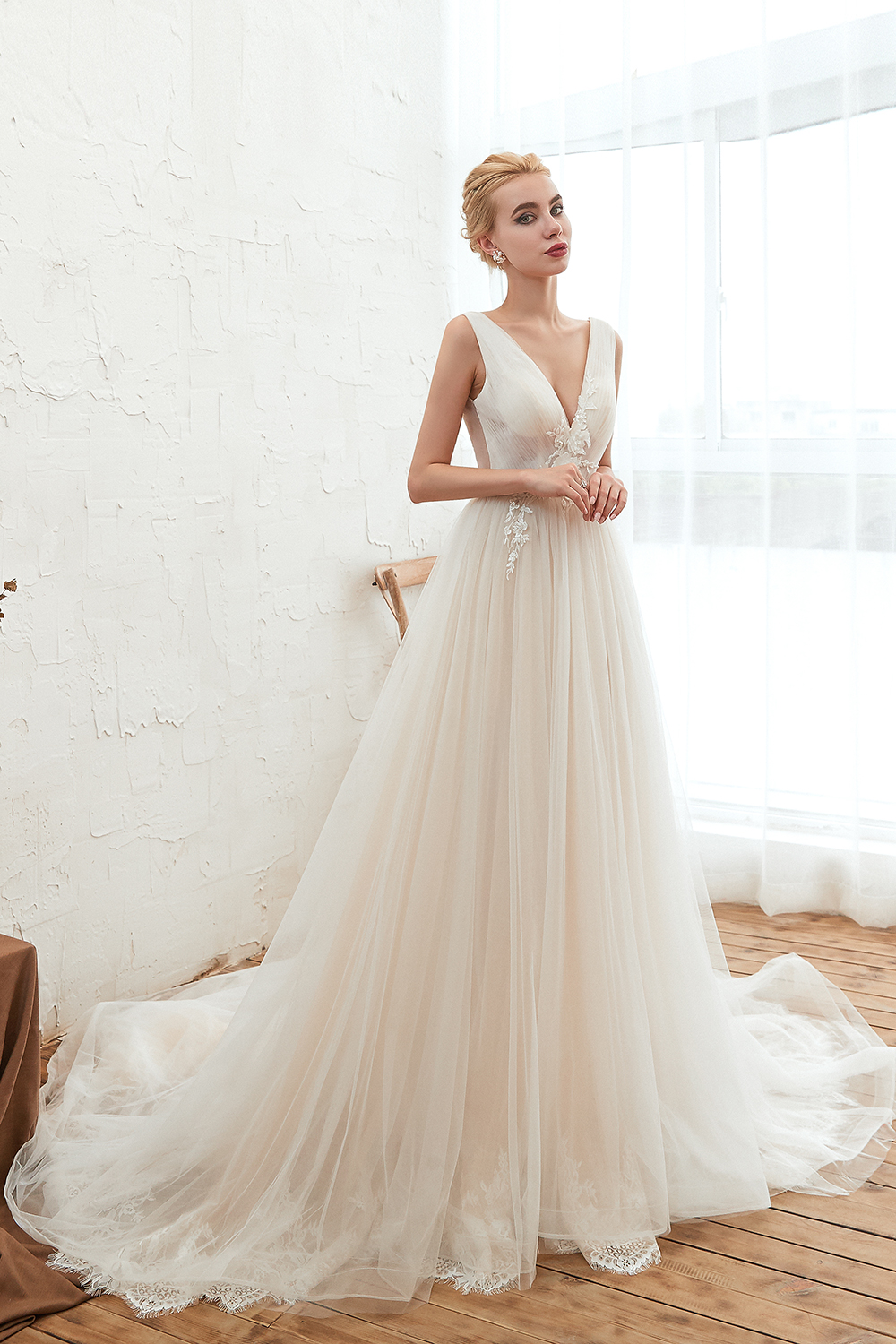 A-line V-neck Sleeveless Chapel Train Tulle Wedding Gown With Rhinestone 6