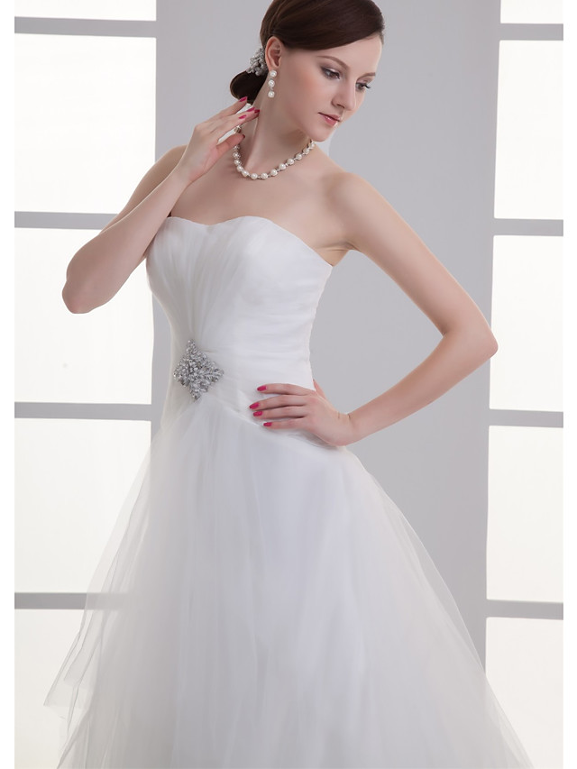 A-line Strapless Sweetheart Neck Sleeveless Chapel Train Lace Bridal Gown With Beading 4