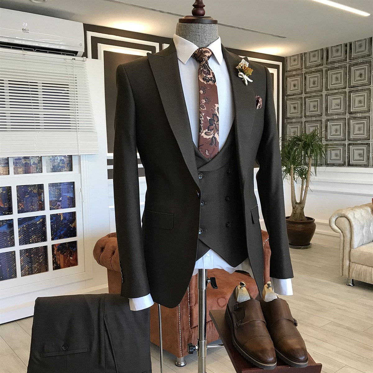 Black 3-Pieces Business Men Suit with Peaked Lapel 2