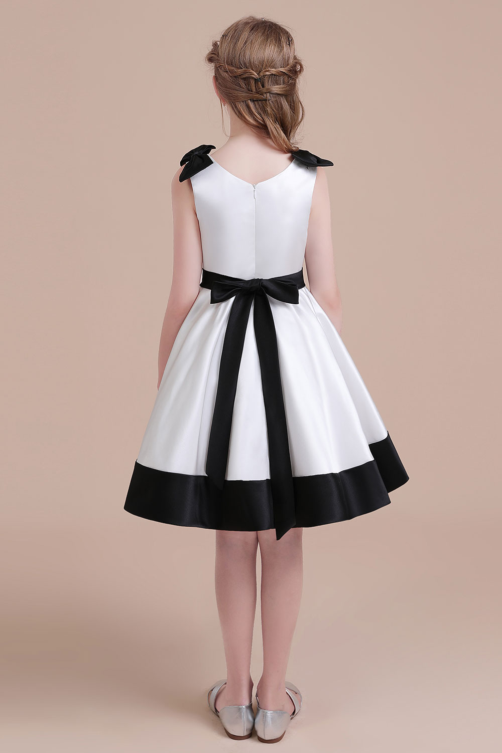 A-line Jewel Neck Sleeveless Knee-length Satin Flower Girl Dress With Rhinestone 2