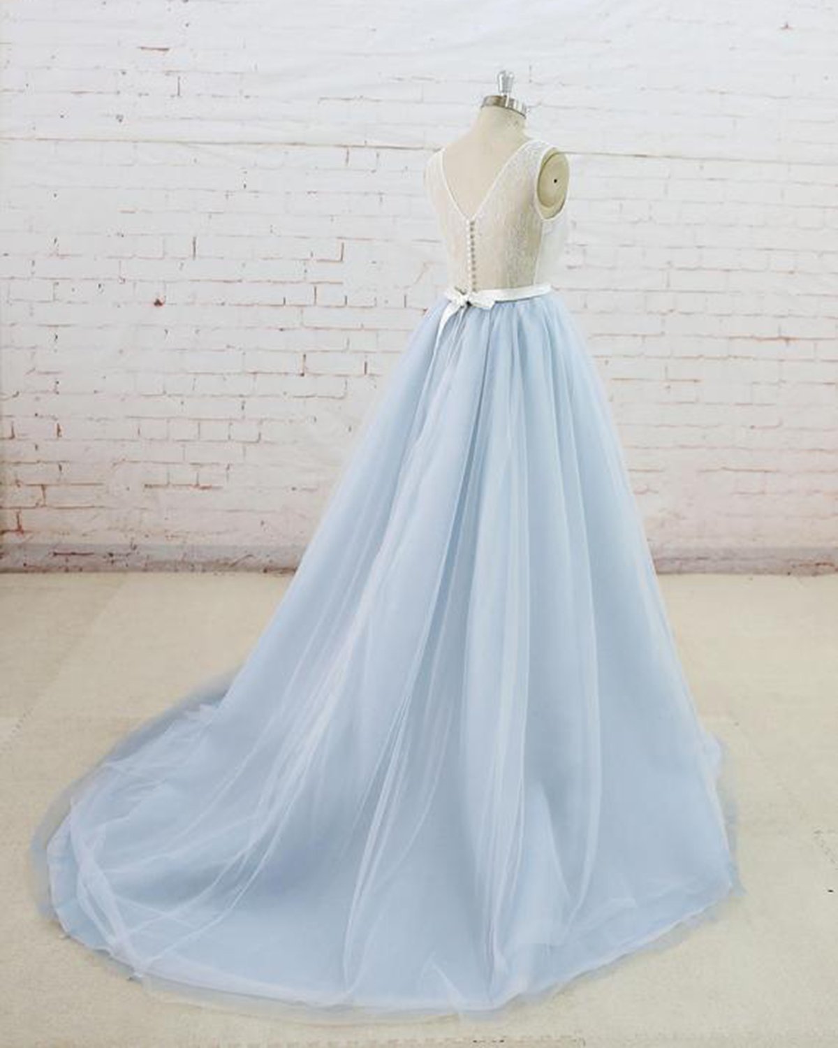 A-line Jewel Neck Sleeveless Floor-length Tulle Bridal Gown With Lace 3