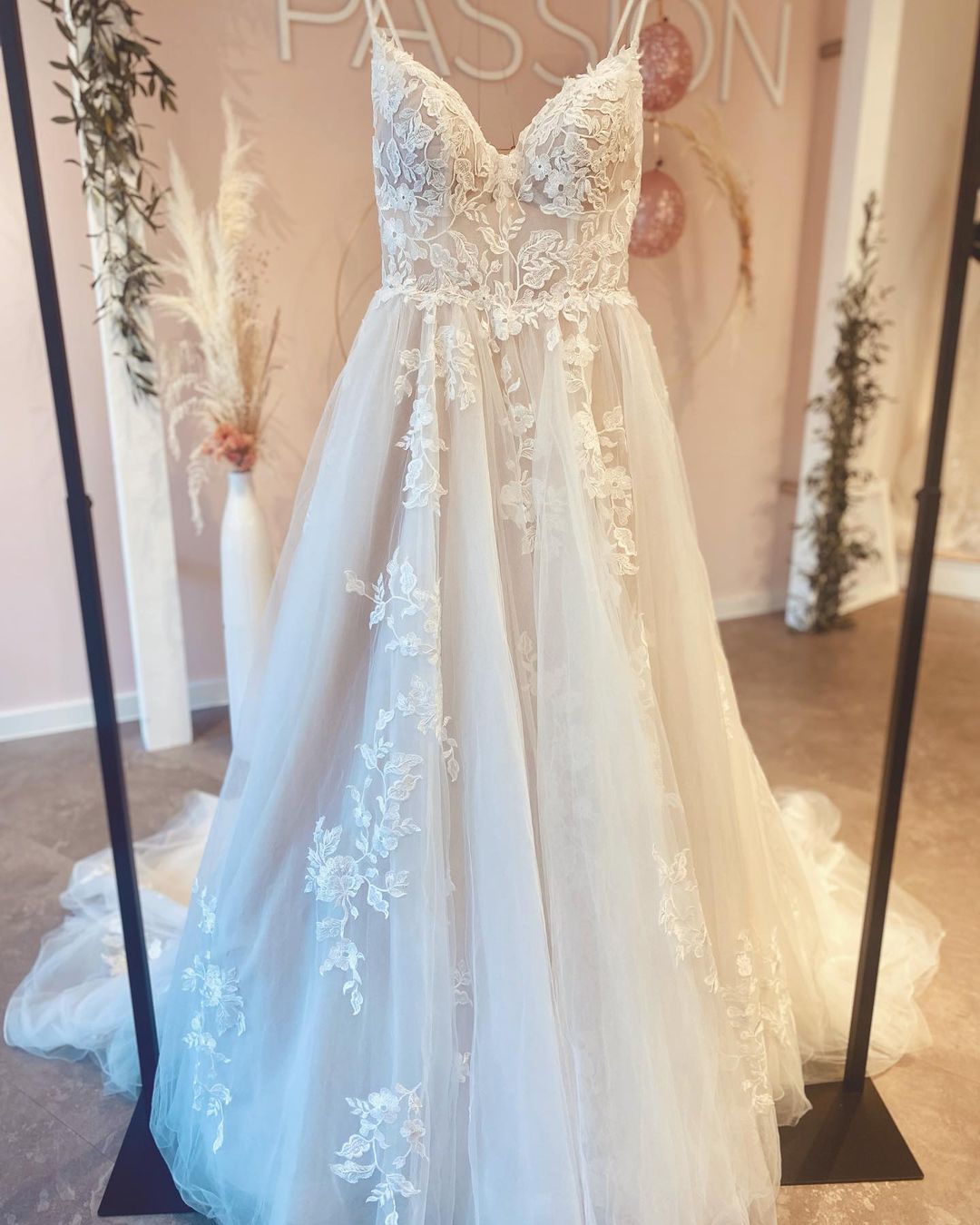 A-line Spaghetti Straps V-neck Sleeveless Sweep / Brush Train Tulle Wedding Gown With Appliques 2