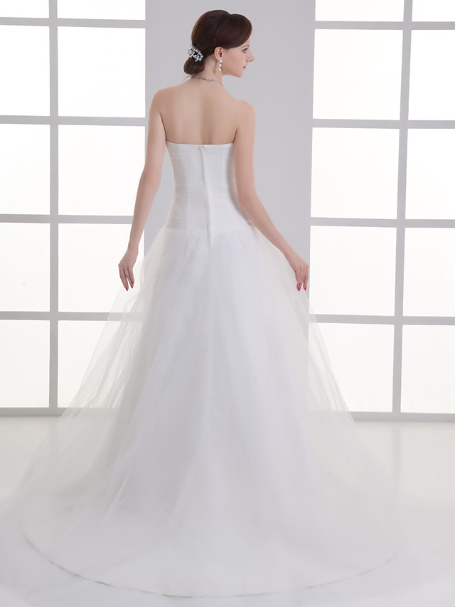 A-line Strapless Sweetheart Neck Sleeveless Chapel Train Lace Bridal Gown With Beading 3