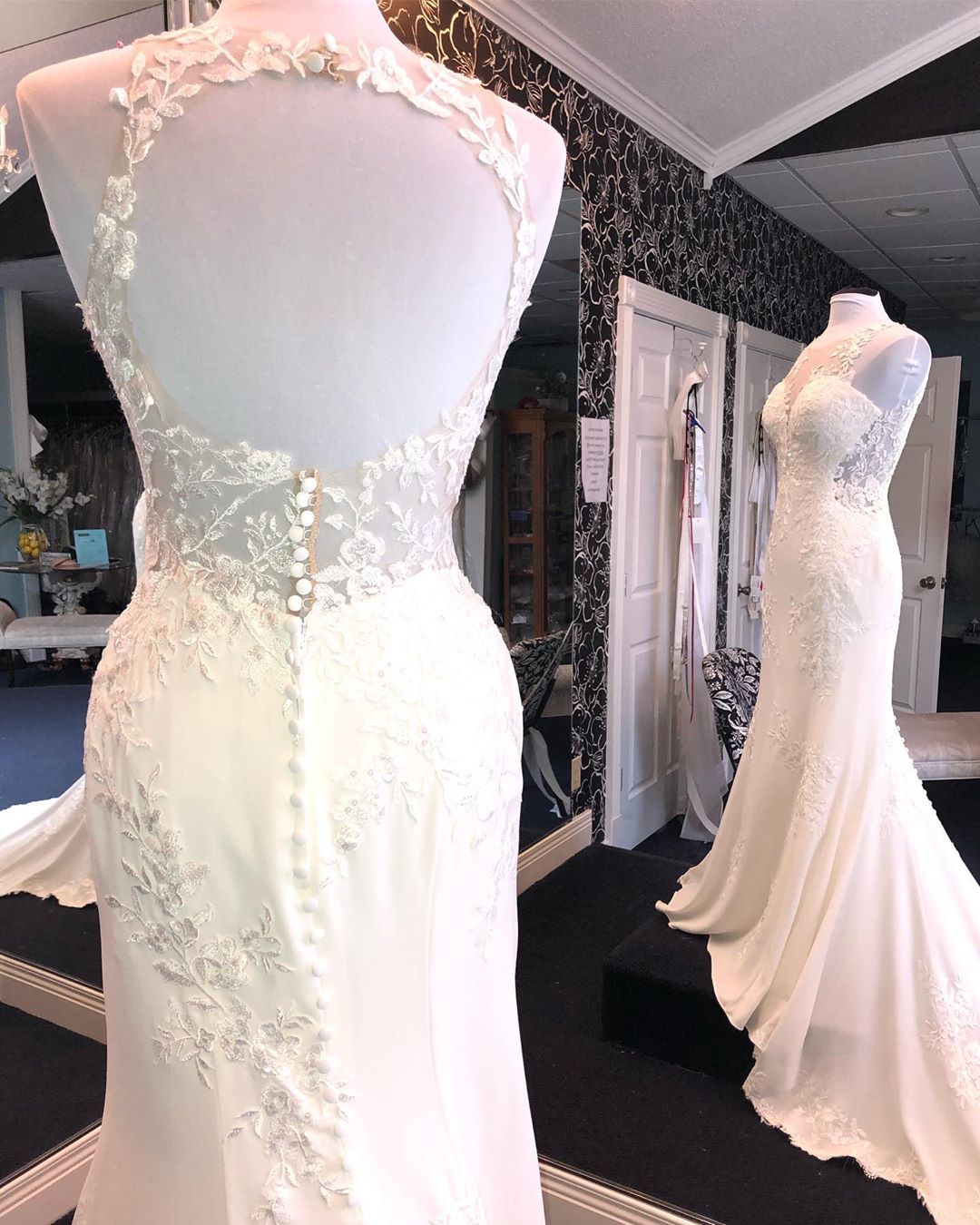 Mermaid Sleeveless Court Train 100D Chiffon Wedding Gown With Lace 2