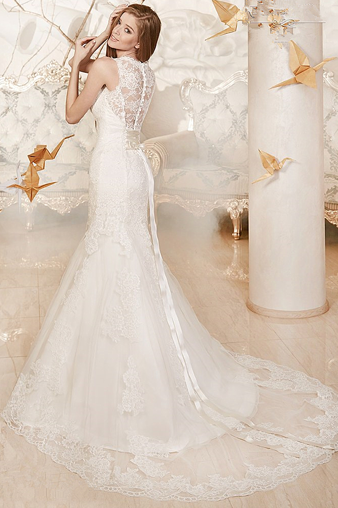 Mermaid Scalloped-Edge Sleeveless Court Train Wedding Gown With Lace 2