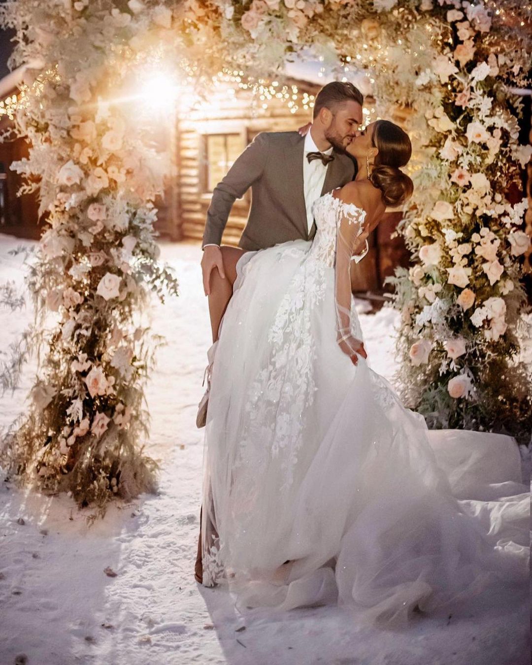 A-line Off-the-shoulder Long Sleeves Chapel Train Tulle Bridal Gown With Lace 3