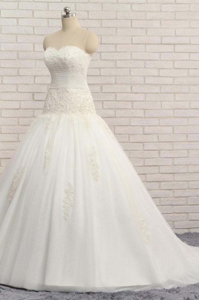 A-line Sweetheart Neck Court Train Tulle Bridal Gown With Appliques 3