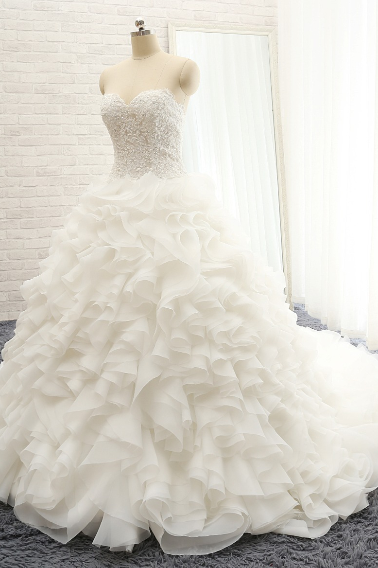 A-line Sweetheart Neck Court Train Tulle Bridal Attire With Appliques 3