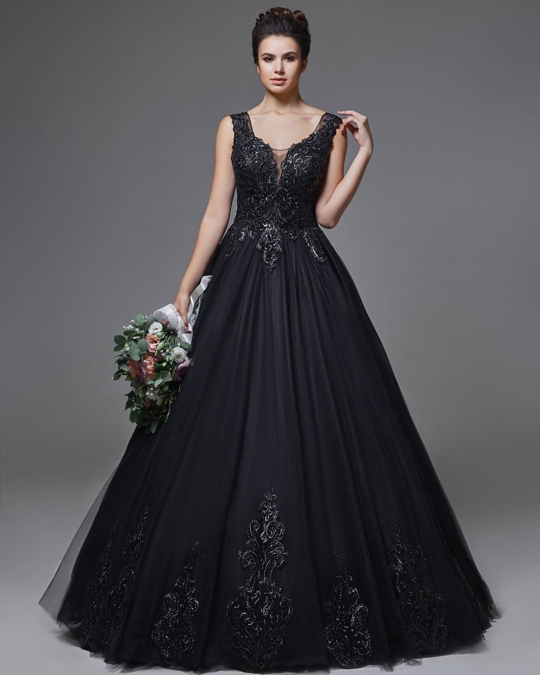 A-line V-neck Sleeveless Sweep / Brush Train Tulle Wedding Gown With Lace 2