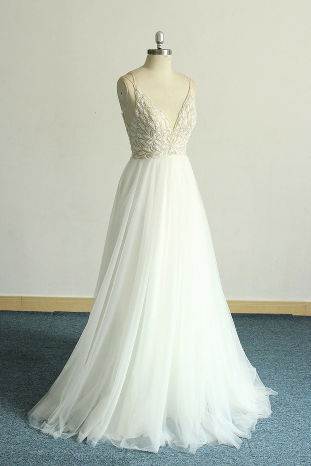 White Lace Tulle Wedding Dress with A-line Silhouette 3