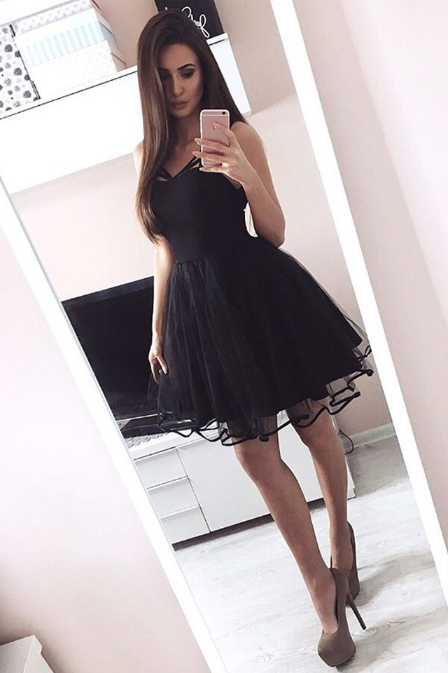 A-line Sweetheart Neck Long Sleeves Mini Tulle Homecoming Gown 3