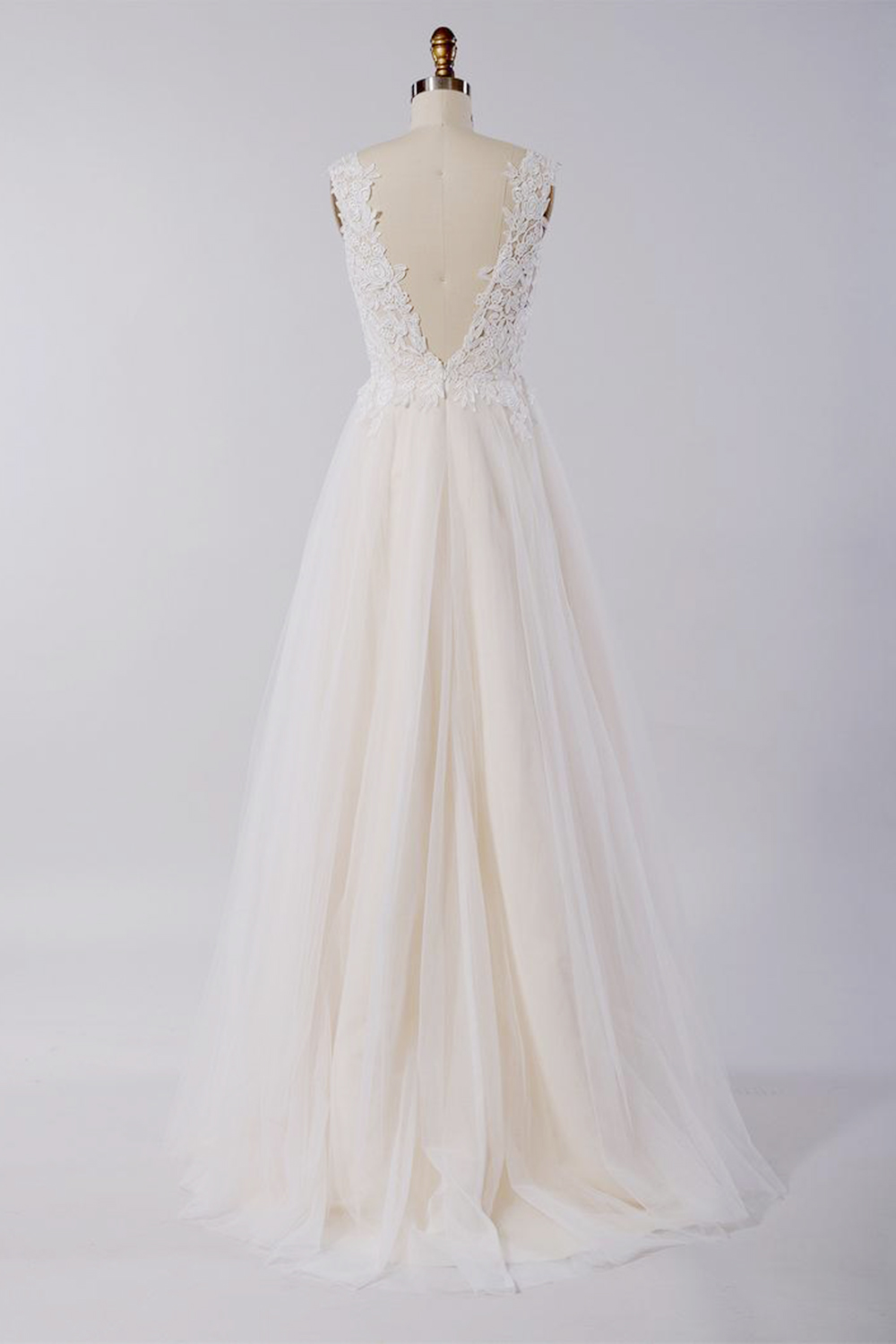 A-line Jewel Neck Sleeveless Floor-length Tulle Wedding Gown With Lace 2