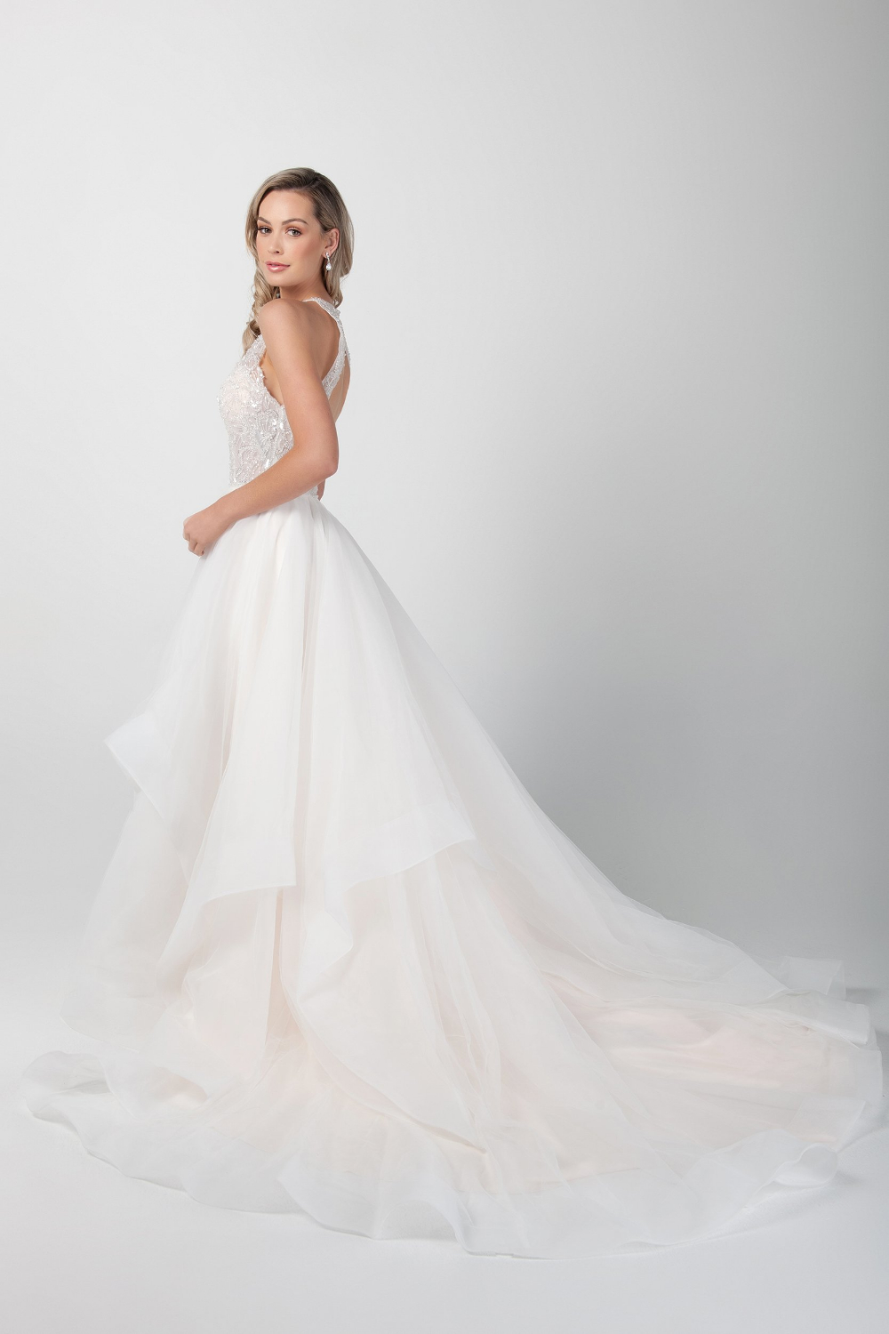 A-line Halter-neck Sleeveless Court Train Lace Bridal Gown With Appliques 3