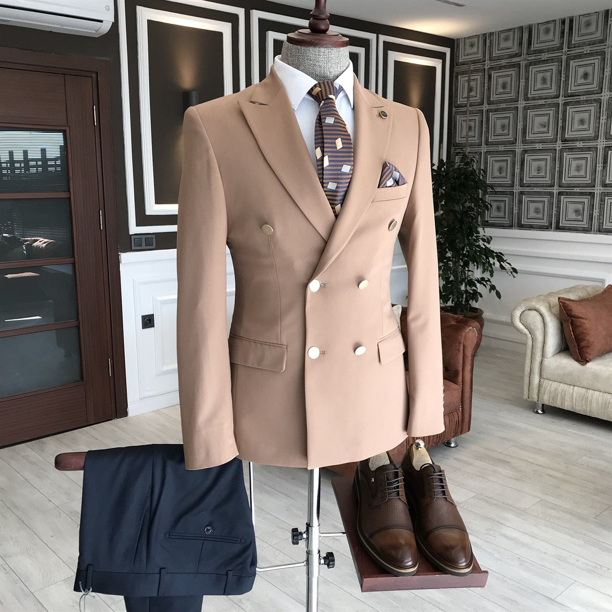 Pink Double Breasted Suit with Peaked Lapel 2