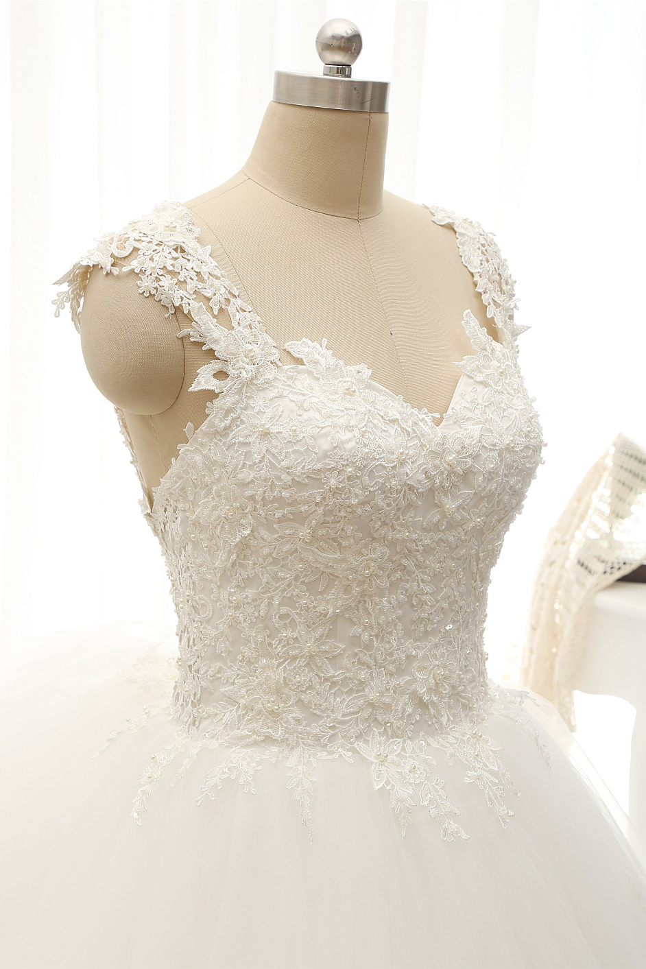 A-line Straps Sleeveless Floor-length Tulle Bridal Dress With Appliques 5