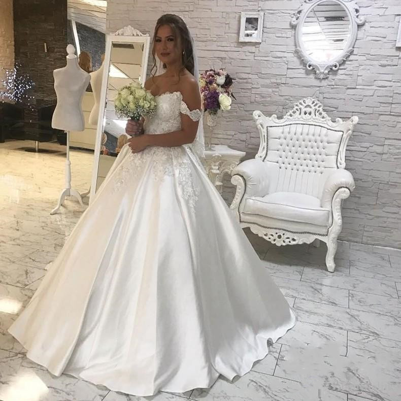 Ball Gown Off-the-shoulder Short Sleeves Floor-length Wedding Dress With Lace 2