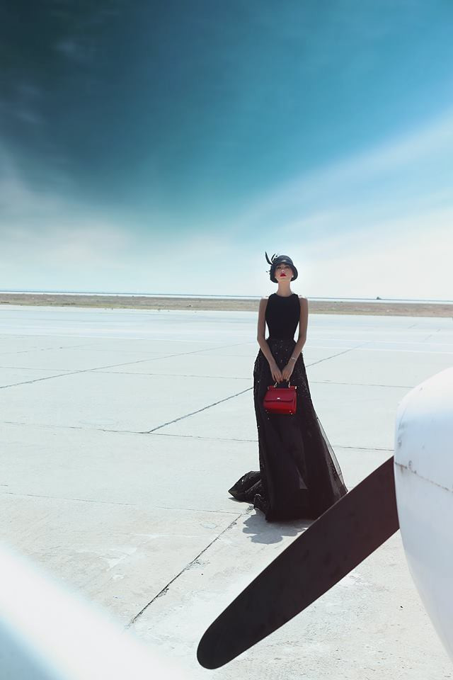 A-line Bateau Neck Sleeveless Sweep / Brush Train Tulle Formal Dress With Appliques 3