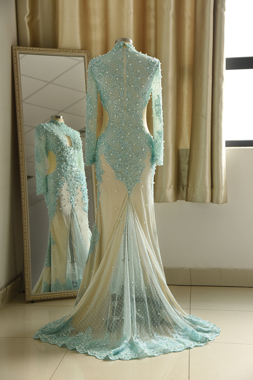 Mermaid High Neck Long Sleeves Floor-length Tulle Formal Dress With Appliques 2