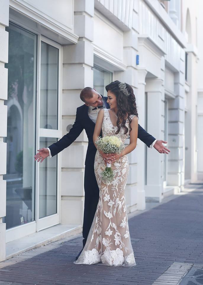 A-line V-neck Sleeveless Sweep / Brush Train Tulle Bridal Attire With Lace 2