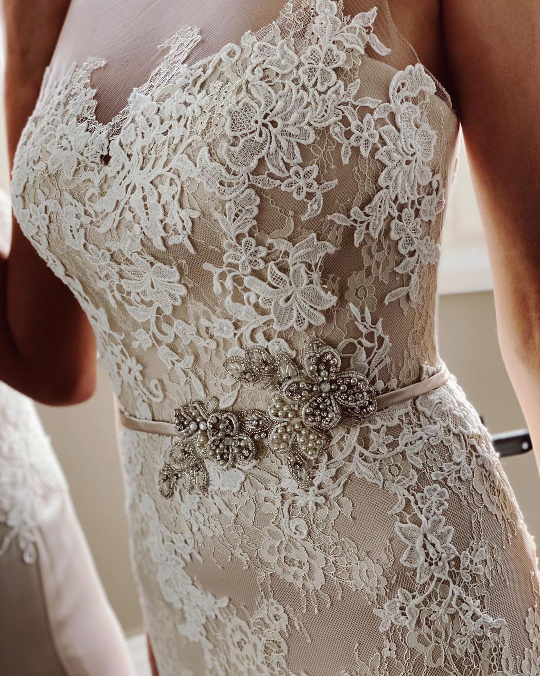 Mermaid Jewel Neck Sleeveless Sweep / Brush Train Lace Wedding Gown With Lace 5