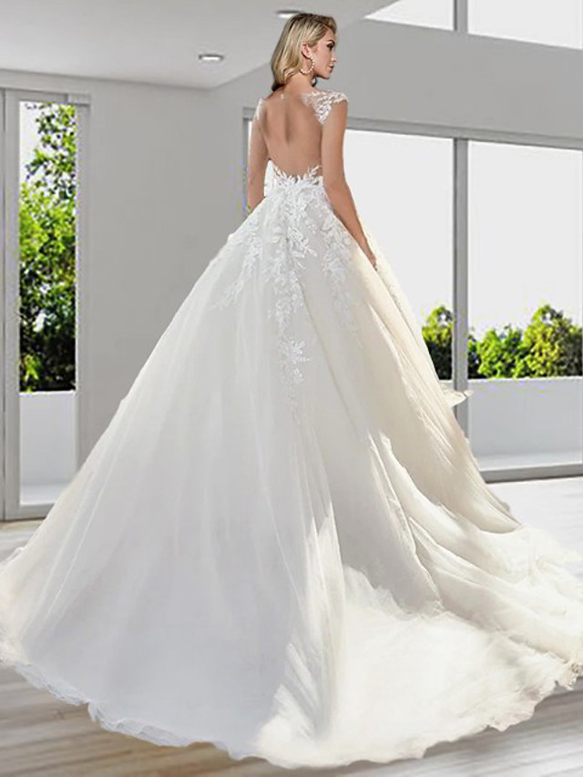 Ball Gown Short Sleeves Sweep / Brush Train Lace Bridal Gown With Buttons 2