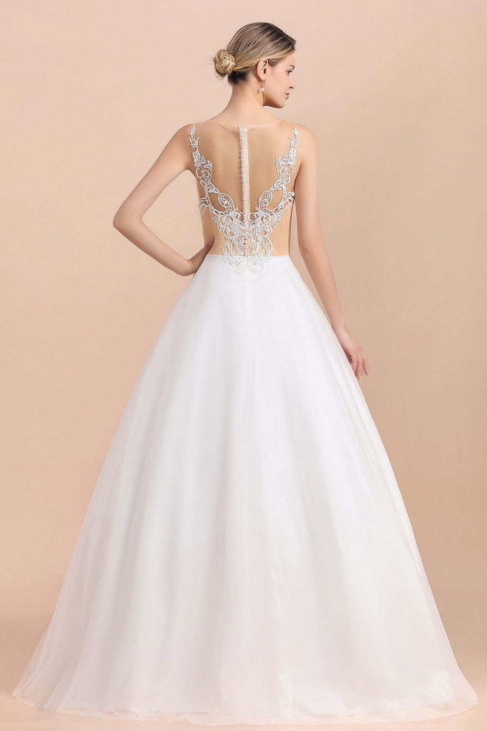 A-line Jewel Neck Sleeveless Floor-length Tulle Wedding Dress With Pearls 2